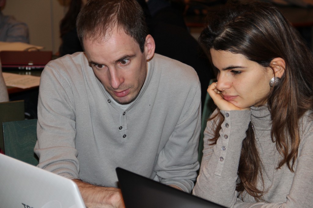 Mathieu Perreira, enseignant-chercheur à Polytech avec une étudiante.